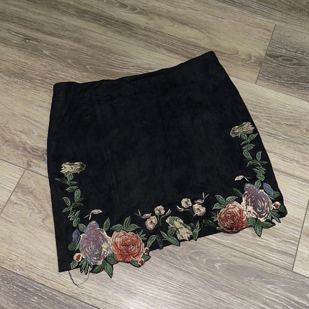 Olivaceous mini suede skirt with floral detail